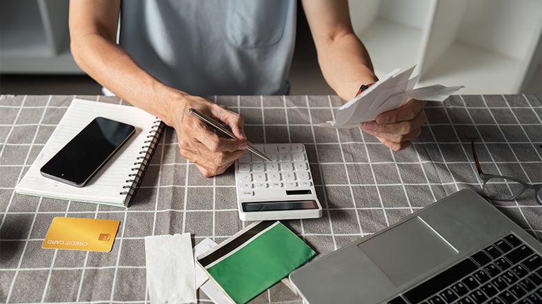 how to avoid holiday debt