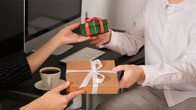 how to avoid holiday debt